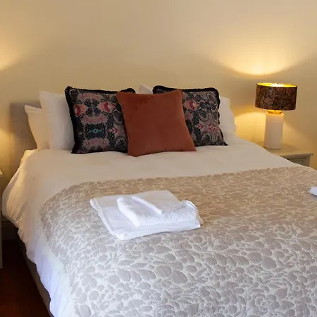 Hill House Sleeps 6 Overlooking The Rock Of Ferienhaus *