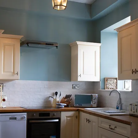 Hill House Sleeps 6 Overlooking The Rock Of