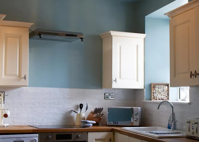 Hill House Sleeps 6 Overlooking The Rock Of